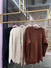 Carica l&#39;immagine nel visualizzatore di Gallery, Maglione 1
