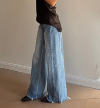 Carica l&#39;immagine nel visualizzatore di Gallery, Jeans Palazzo Sfrangiato
