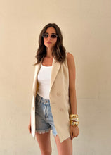 Carica l'immagine nel visualizzatore di Gallery, Shorts Denim Strappato
