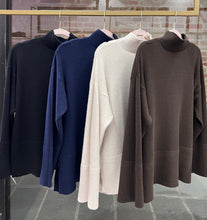 Carica l&#39;immagine nel visualizzatore di Gallery, Maglione 7
