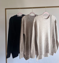 Carica l&#39;immagine nel visualizzatore di Gallery, Maglione 1
