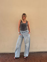 Carica l'immagine nel visualizzatore di Gallery, Jeans 4
