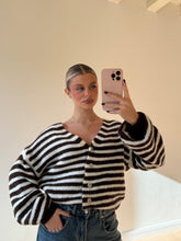 Carica l'immagine nel visualizzatore di Gallery, Cardigan Righe

