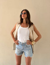 Carica l'immagine nel visualizzatore di Gallery, Shorts Denim Strappato
