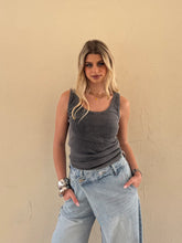 Carica l'immagine nel visualizzatore di Gallery, Jeans 4

