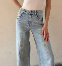 Carica l'immagine nel visualizzatore di Gallery, Jeans Borchiato
