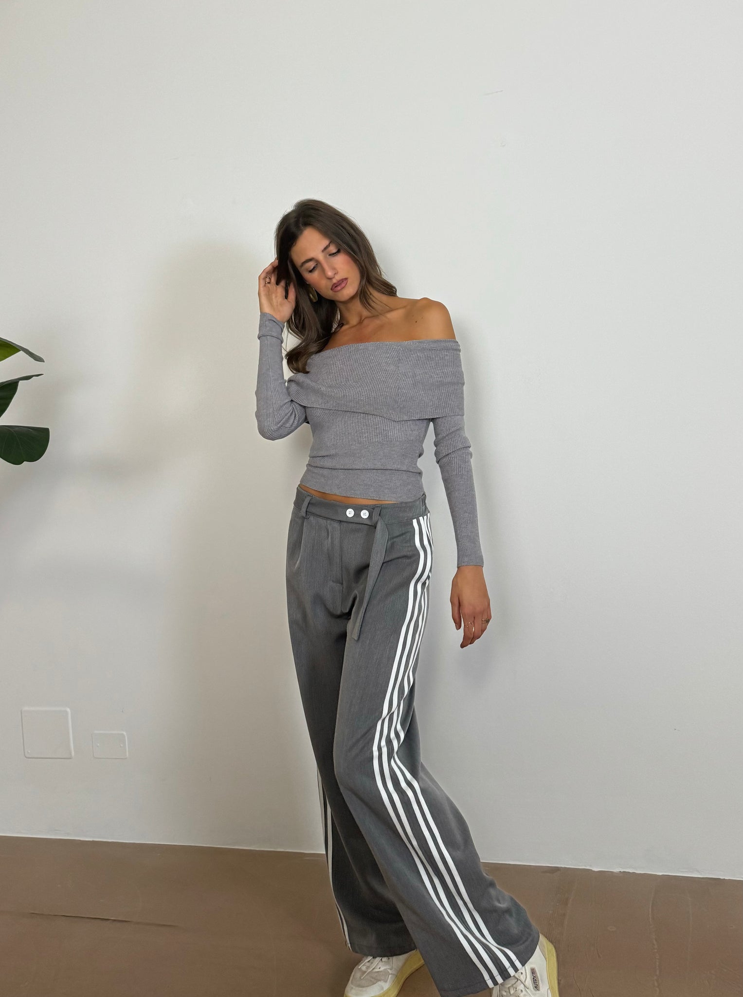 Maglia manica lunga spalla scoperta